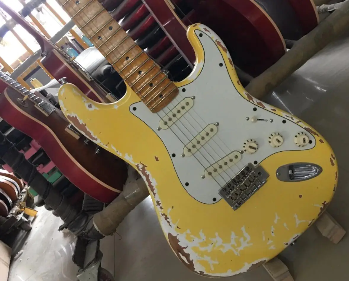 

Masterbuilt Yngwie Malmsteen Play Loud Relic Cream Over White Electric Guitar Maple Neck, Scalloped Fingerboard, Big Headstock