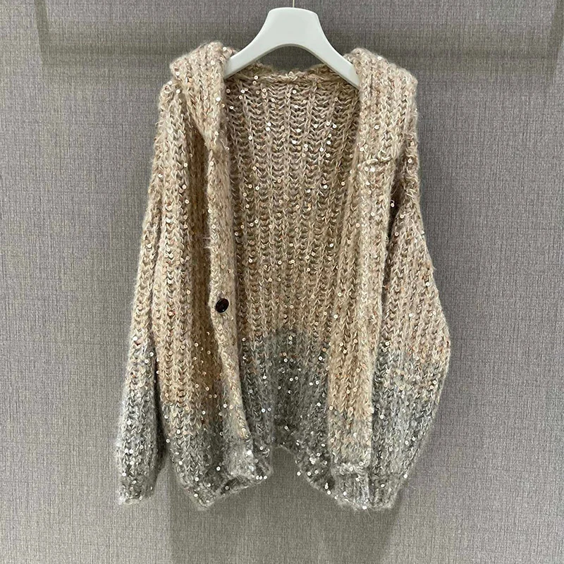 Рисунок 3 - Женский кардиган с капюшоном