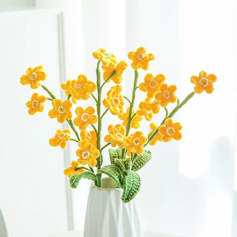 Искусственные цветы в ассортименте