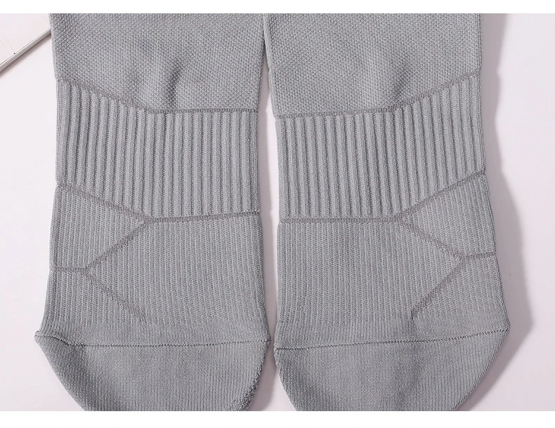 Sports Socks Outdoor Men's Skating and Running Sports Boat Socks New Short Sports Socks Anti Pilling Rubber Socks Slippers Women