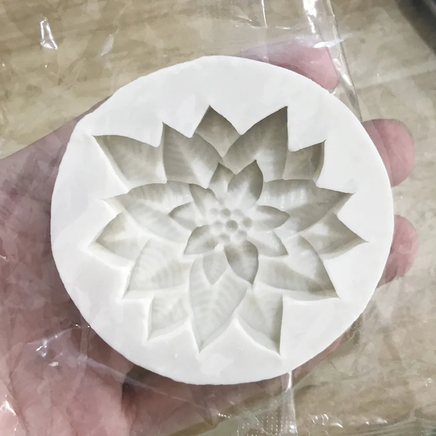 

Силиконовая форма для торта "Рождественские листья"