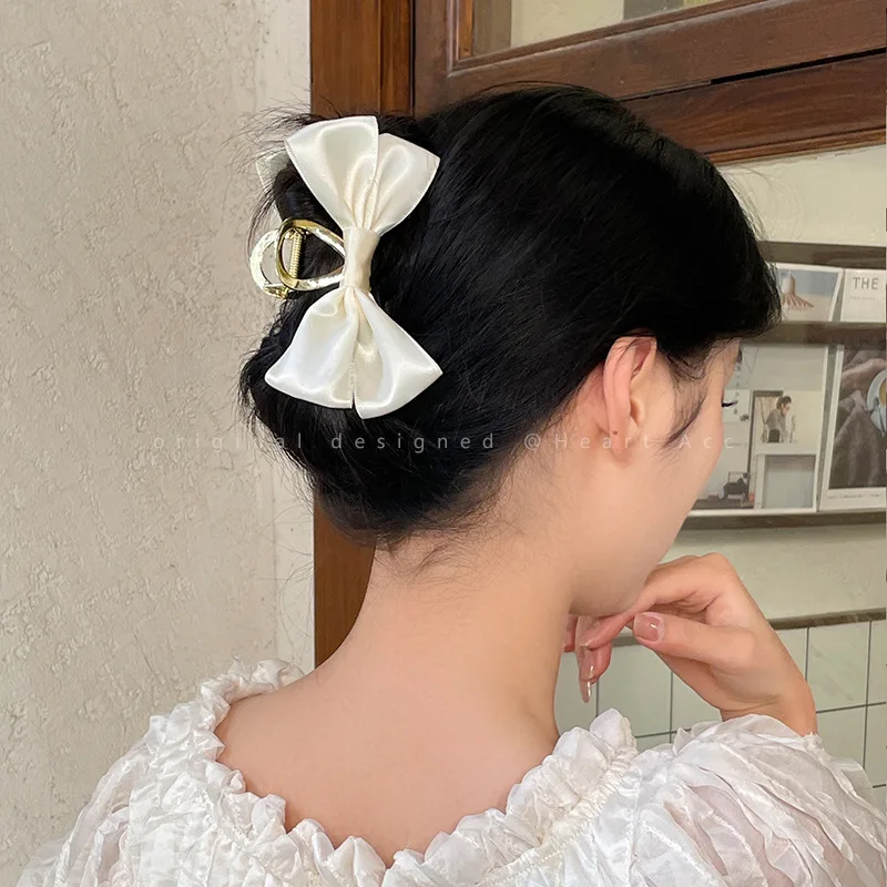 

2022 Fashion Metal Bow Hair Claws Korean Style Geometric Hair Clamp Grab Hair Clips for Women Girls Hairpin Hair Accessories