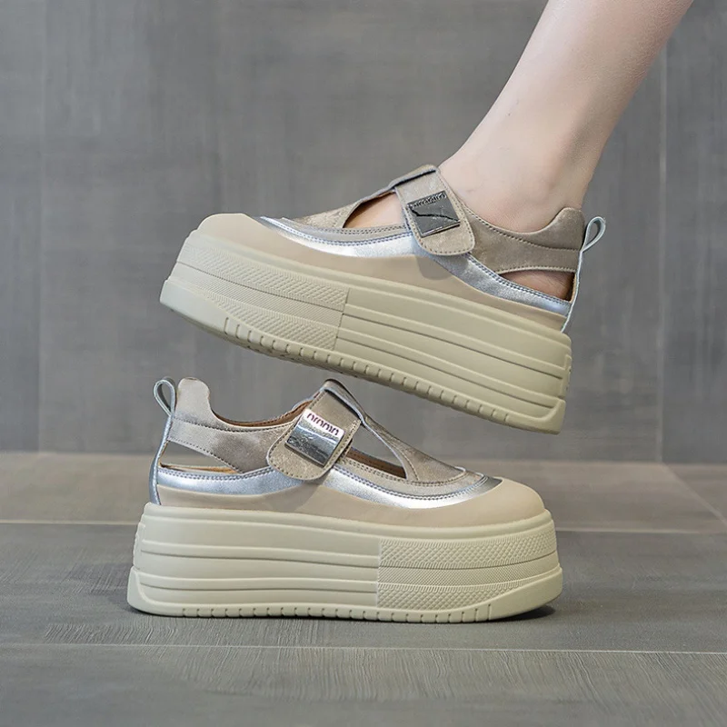 Женские босоножки на танкетке из натуральной кожи