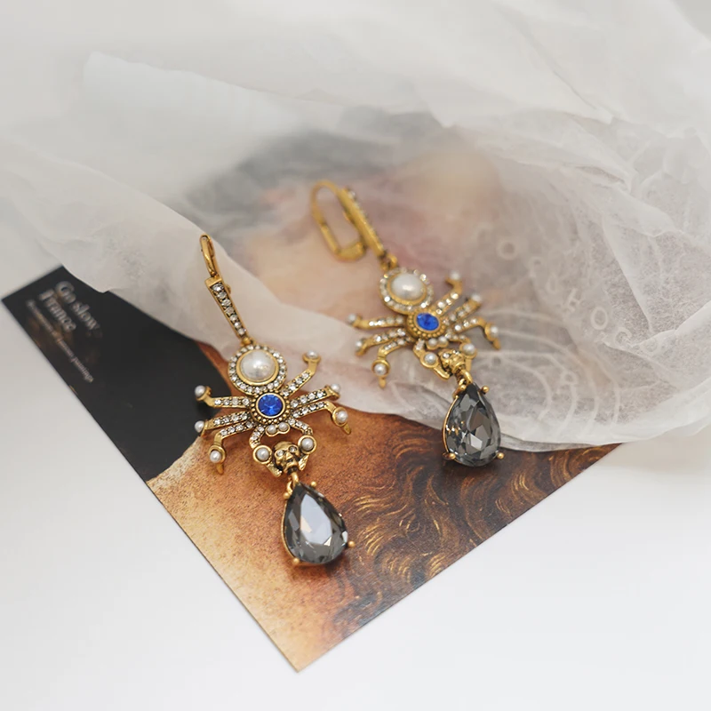 

French retro personality cold wind spider earrings