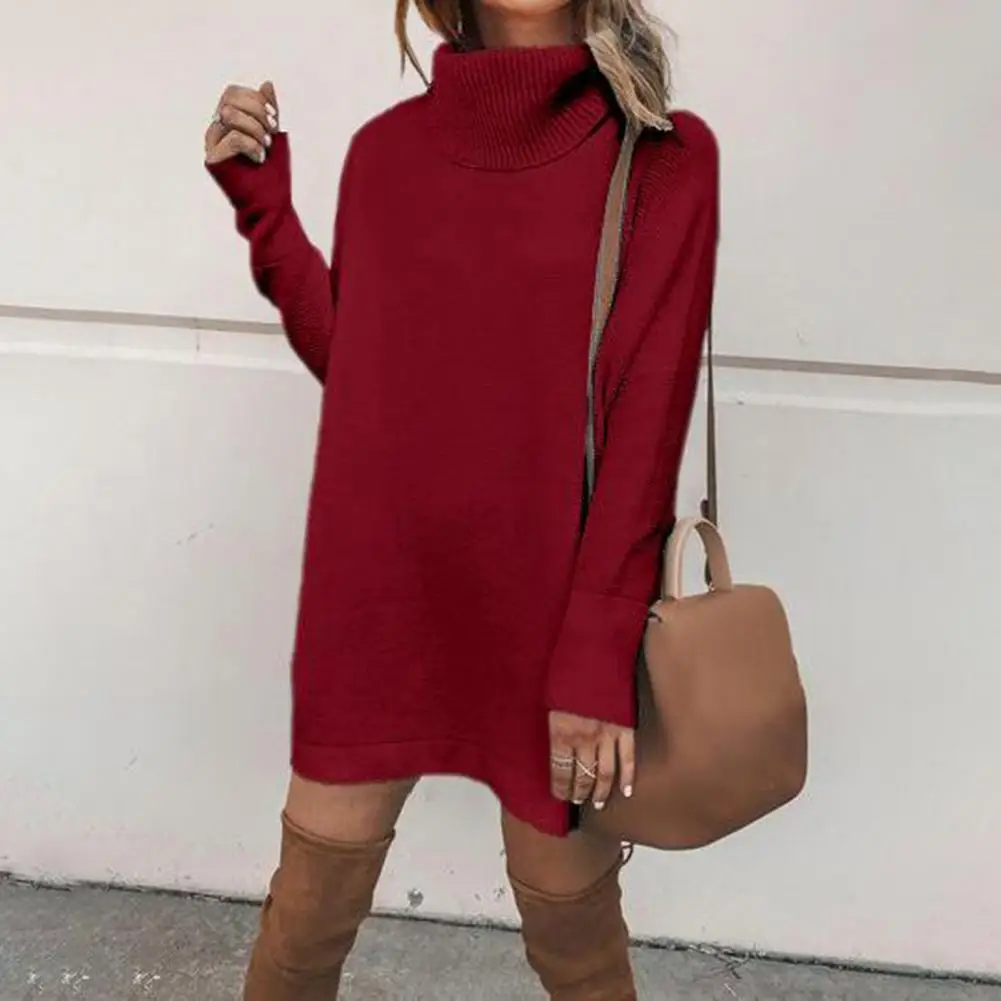 

Женское трикотажное платье-свитер с высоким воротником и длинным рукавом