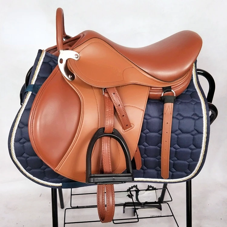 Комплексное седло с двойным обхватом размера пони для лошадей на ферме