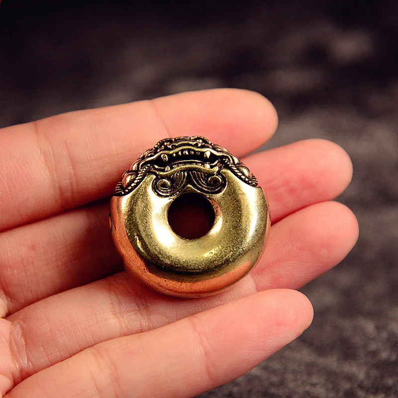 Латунная статуэтка Пиксиу золотого цвета