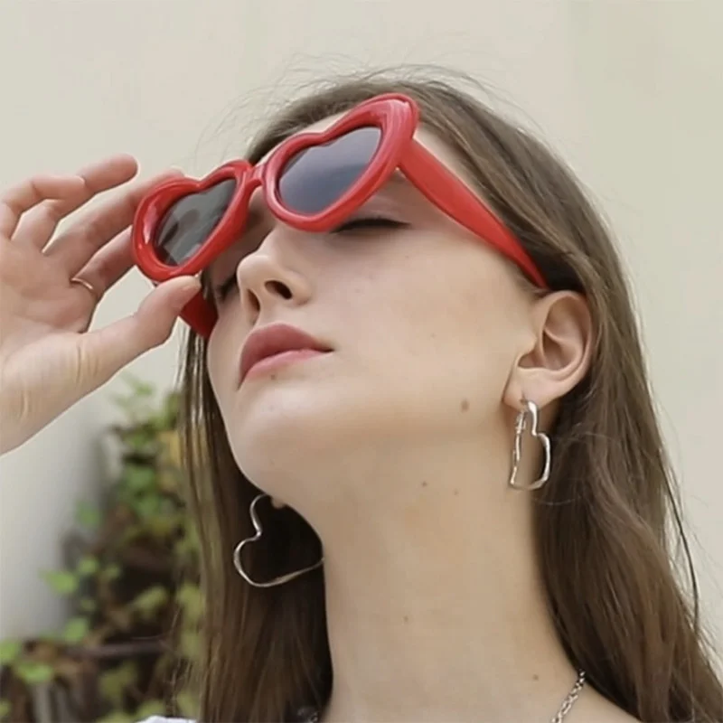 

2023 New Fashion Cute Color Heart-shaped Sunglasses Women Men Brand Funny Party Heart Sun Glasses Female Beach Shades Oculos