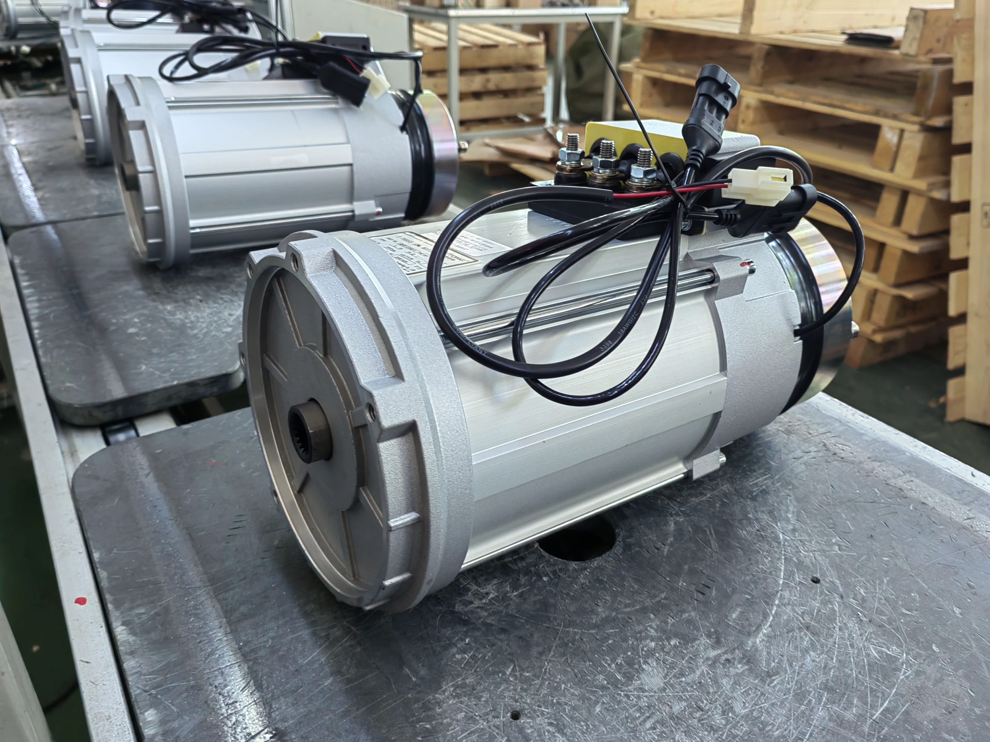 Фото Электродвигатель AQHT5-4104B-X 5000W 48V, комплект мотора 5000W для электромобилей Lvtong I-CON, 2932 об/мин №3