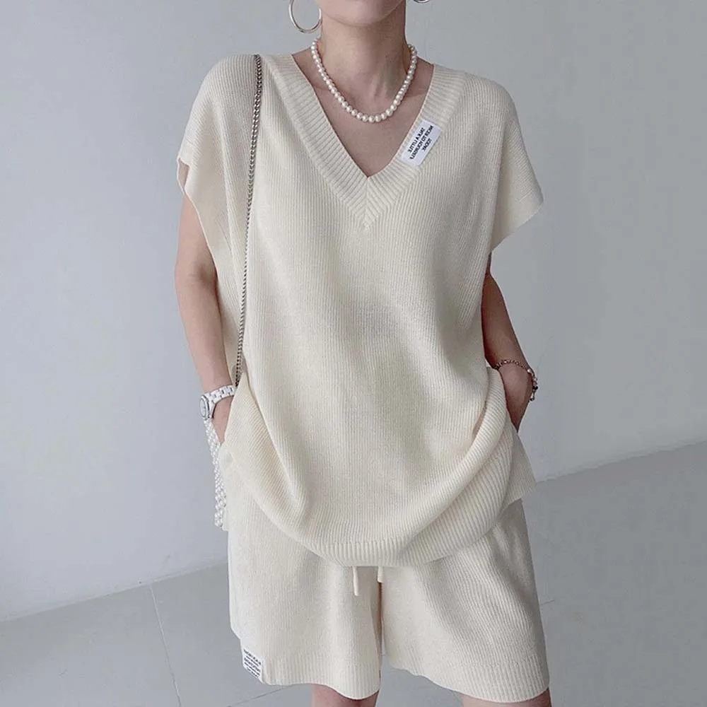 

Korea Sweet V-Neck Loose Letter Patch Short Sleeve Knit Sweater And Drawstring High Waist Casual Wide Leg Shorts Suit Chic 2022
