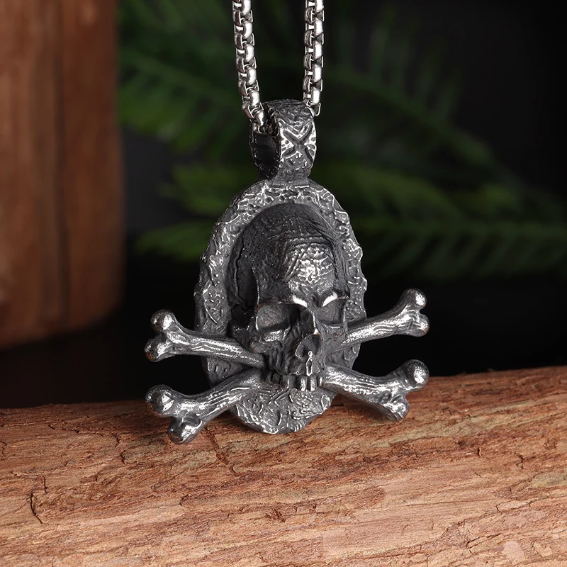 

Retro Gothic Pirates of The Caribbean Skull Pendant Necklace Men's Personalized Punk Motorcycle Halloween Jewelry