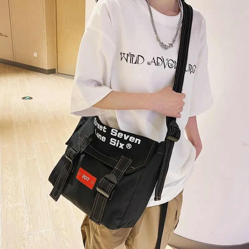 2023 New Versatile Literature And Art Men And Women Canvas Vintage Large Capacity Crossbody Bag Leisure Versatile Messenger Bag