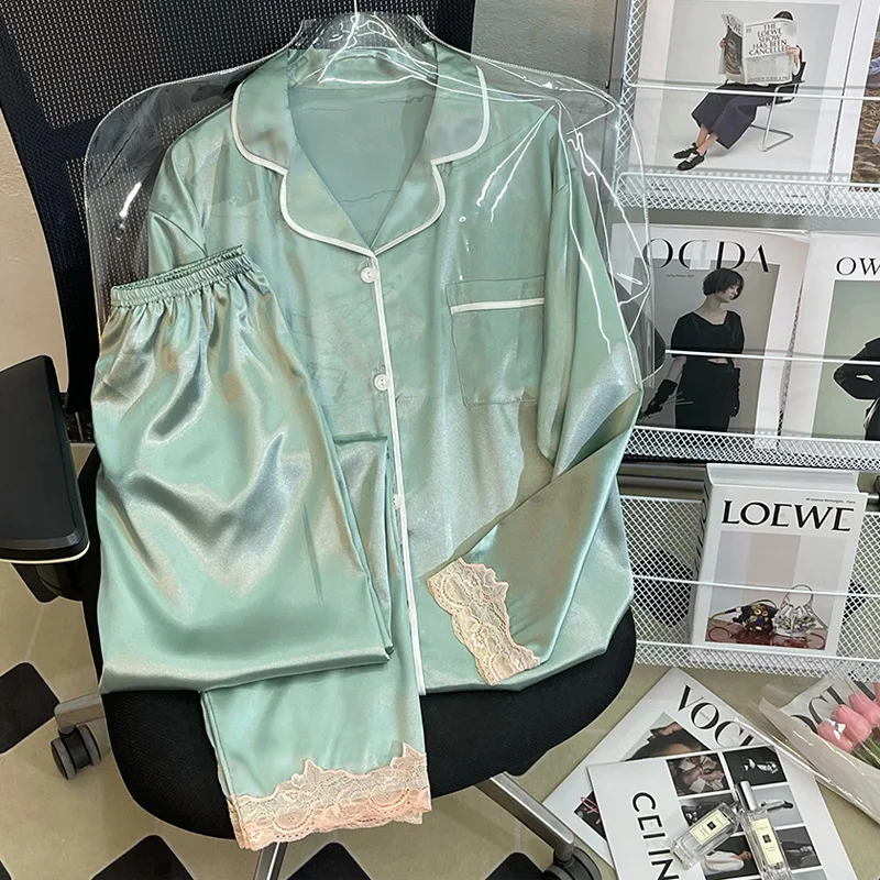 

Пижама женская демисезонная из вискозы с длинным рукавом и сеткой