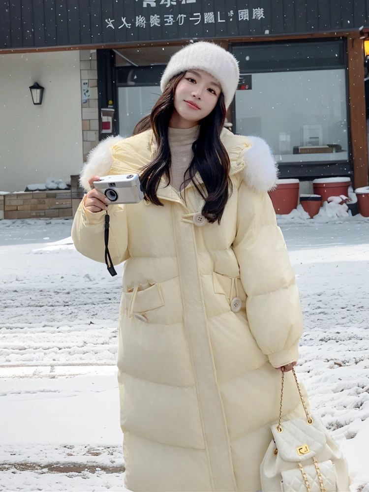 Теплое утягивающее пальто с хлопковой подкладкой и большим меховым воротником