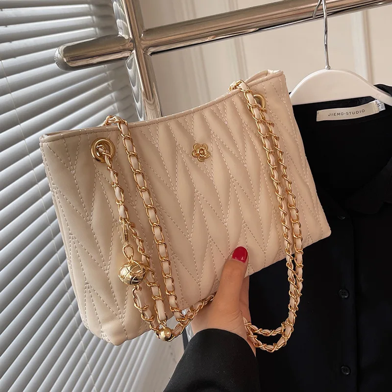 

High capacity women's bag This summer's new fashion niche Lingge chain crossbody bag High level explosive Tote bag