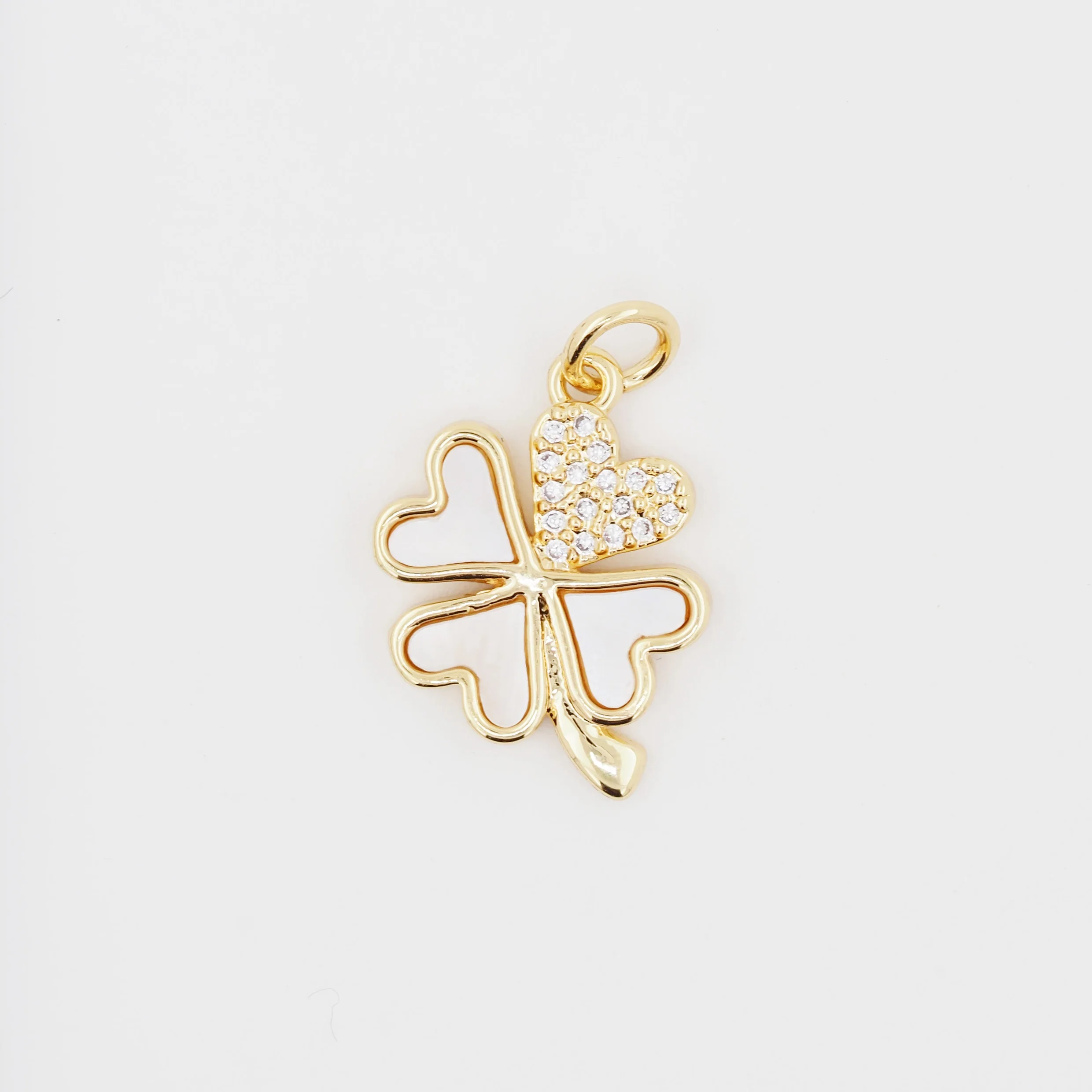 Heart Shaped Four Leaf Clover Pendant Necklace for Lucky Mother's Day Gift Symbol of Love and Luck Jewelry