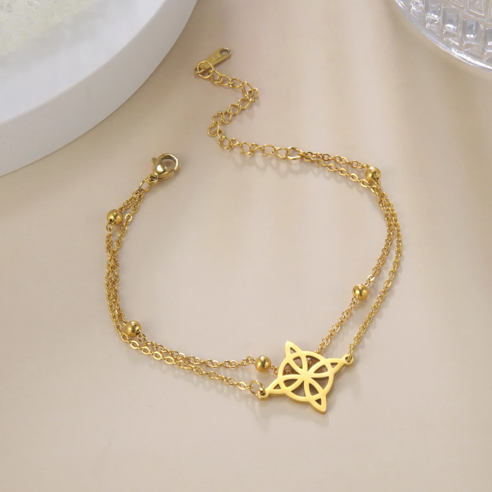 

EUEAVAN 10pcs/lot Witch Knot Charm Bracelets Women Stainless Steel Gold Color Irish Knots Double Layer Chain Bracelet Jewelry