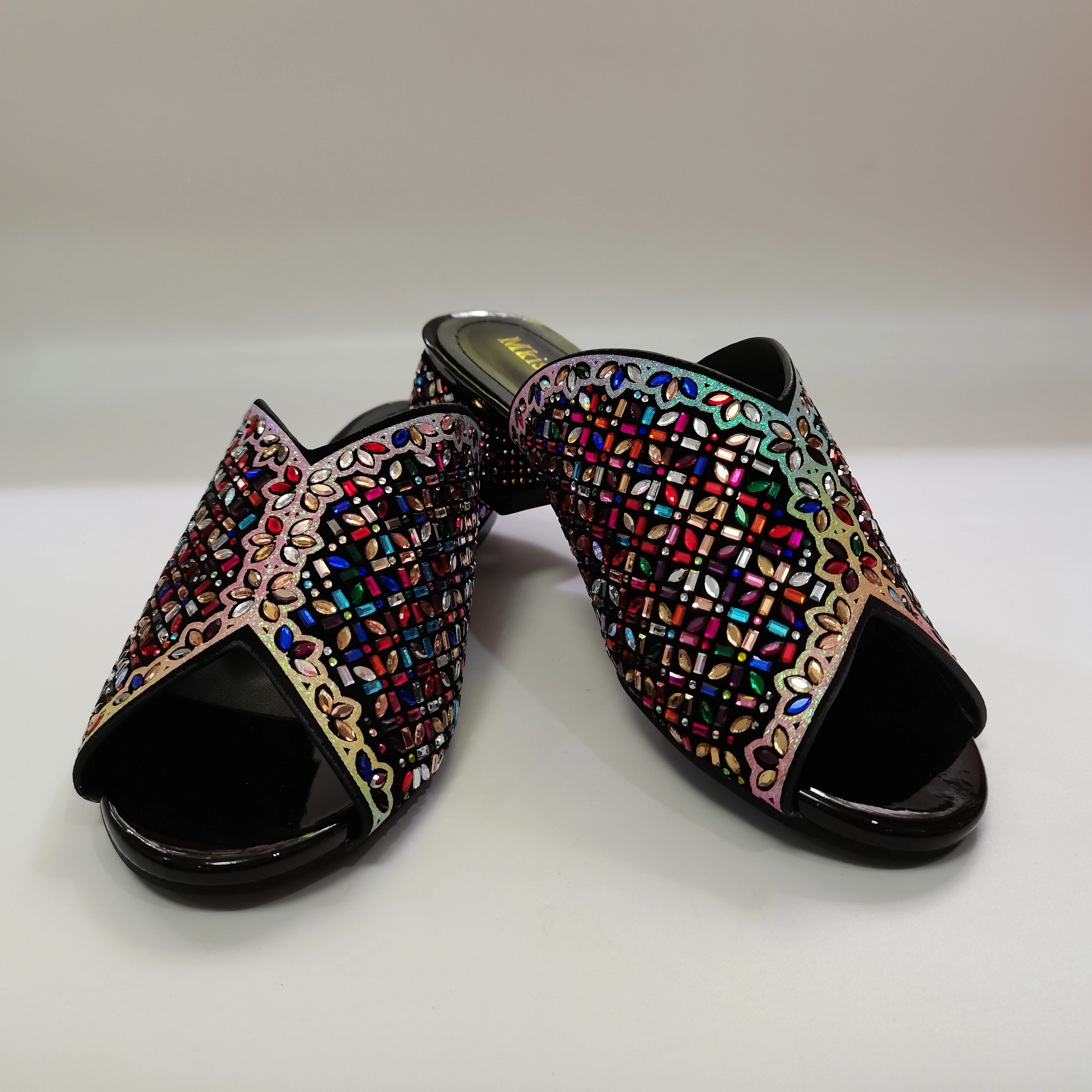 Популярная Уличная обувь для женщин модные удобные женские тапочки новейший