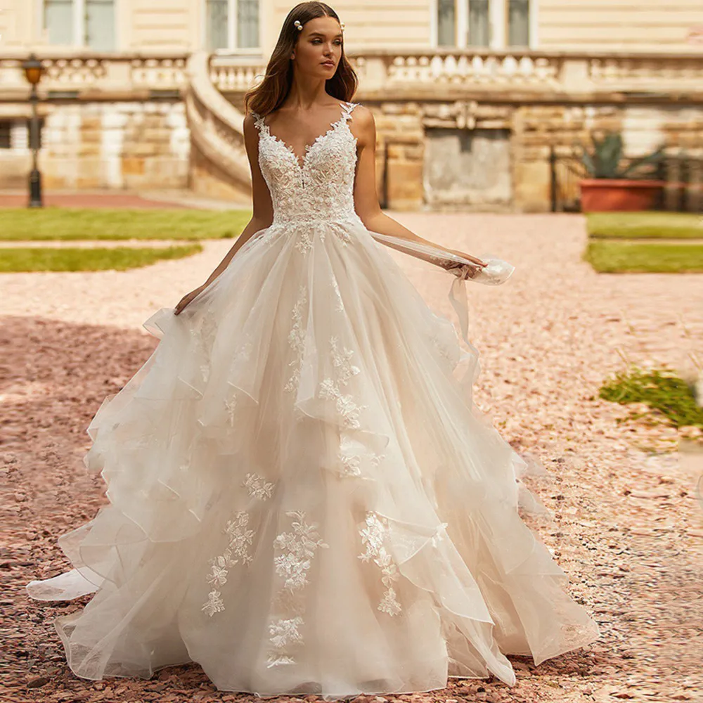 

Lace Ball Gown Wedding Gown V-neck For Bride Boho Spaghetti Strap Tiered Wedding Dress Sleeveless Backless Robe De Mariee