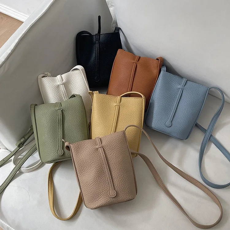 

Small Bag with Mobile Phone 2023 New Daily Joker Walking Lightweight Soft Leather Vertical Mini Shoulder Messenger Bag