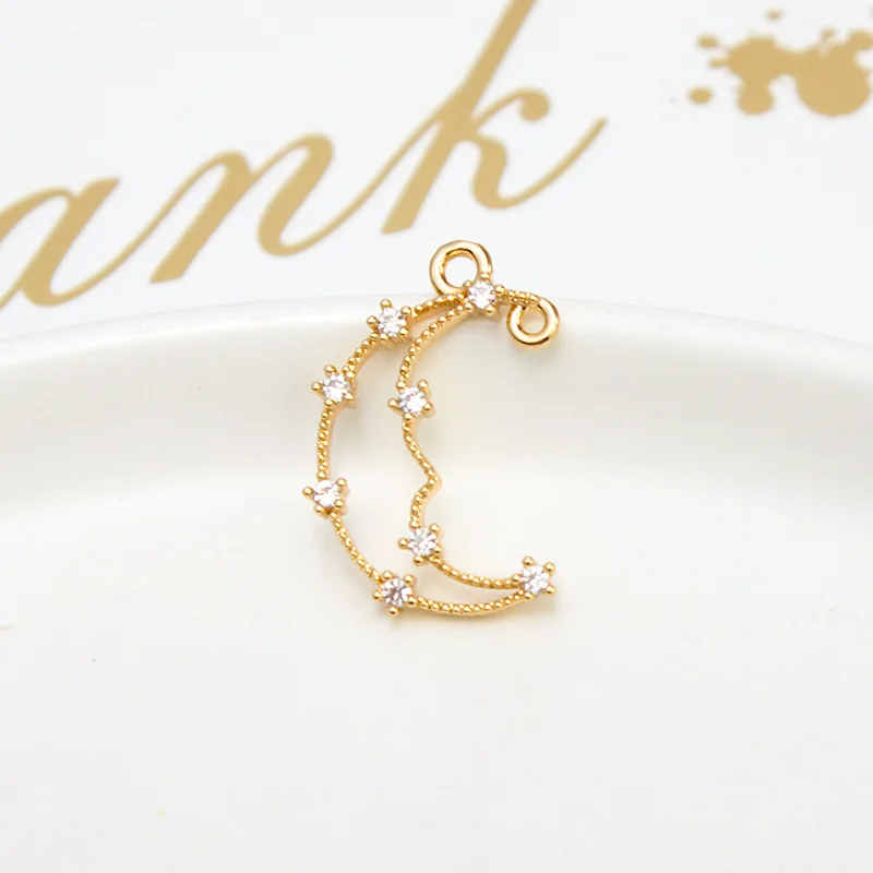 

Кулон в виде Луны из циркония с двумя отверстиями, 14 х21 мм