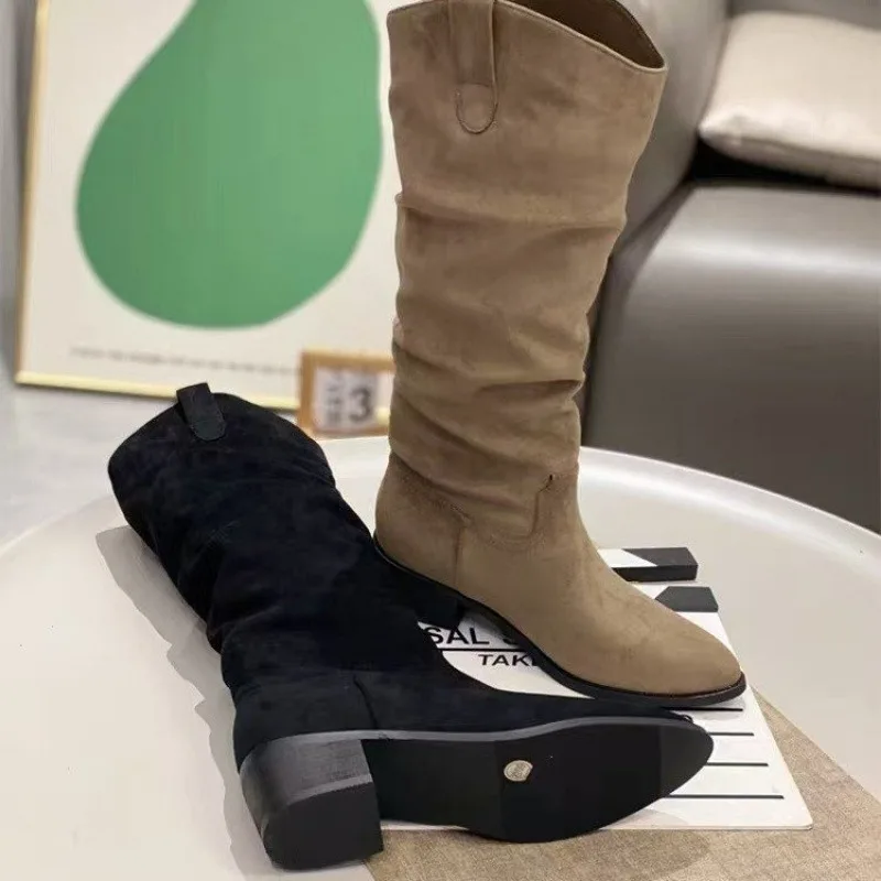Замшевые женские зимние высокие сапоги на среднем каблуке модные туфли до