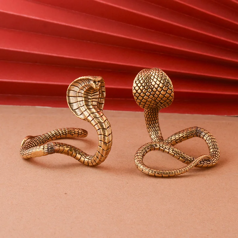 Металлическая статуэтка cobra king