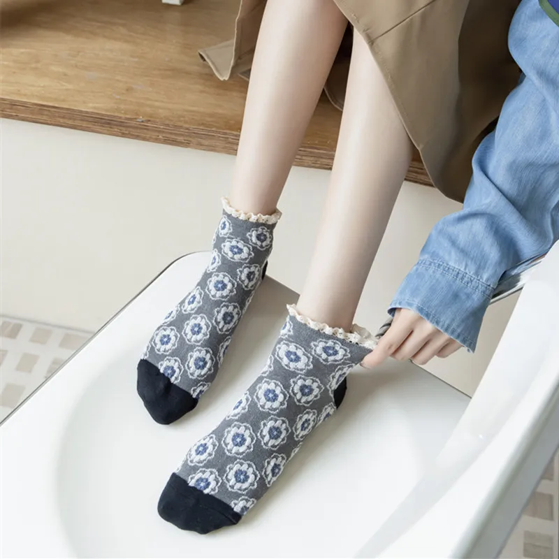 

2023 New Women Low Cut Ankle Socks Sweet Girls Cute Lacework Ruffle Socks Women Floral Embroidery Harajuku Vintage Short Socks
