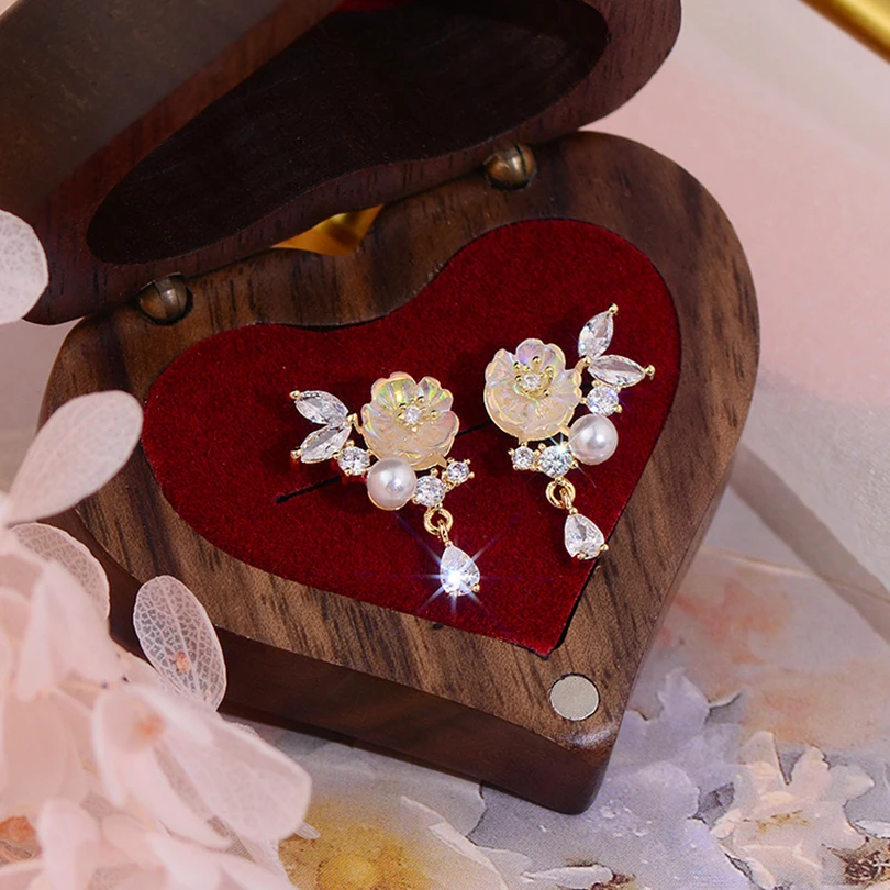 

South Korea's Mori elf magnolia flower zircon pearl earrings fresh Japanese fairy earrings students free shipping items women