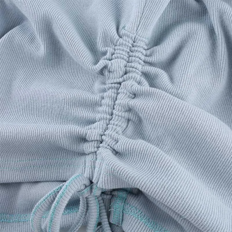 Женский укороченный топ на бретелях без рукавов с рюшами