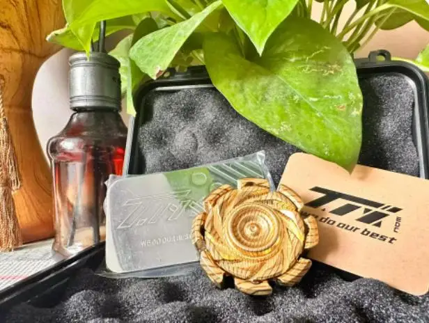 

Second-hand product EDC TMAX fingertip gyroscope