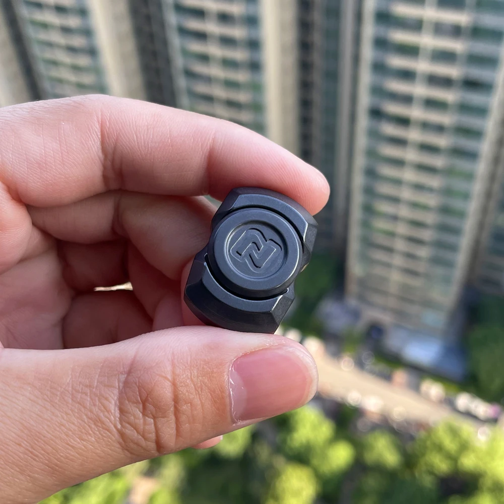 Small Magic Block Advanced Metal Fingertip Hand Spinner Adult Pressure Relief Artifact EDC Black Technology Toy enlarge