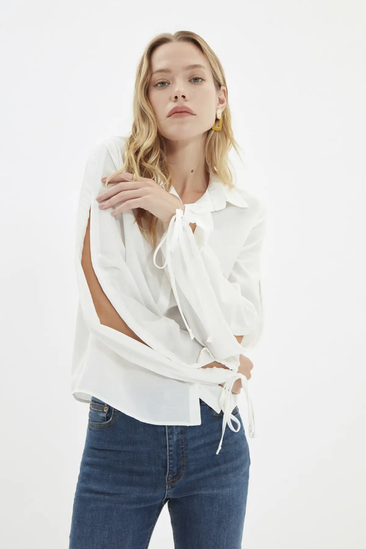 

Trendyol Handles Lacing Detailed Shirt TWOAW22GO0739