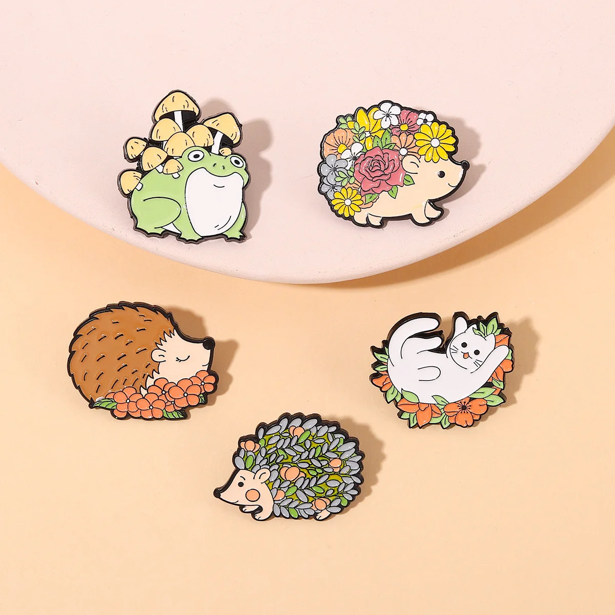 

Cartoon animal hedgehog brooch metal badge frog mushroom flower aestheticism creative accessory pin