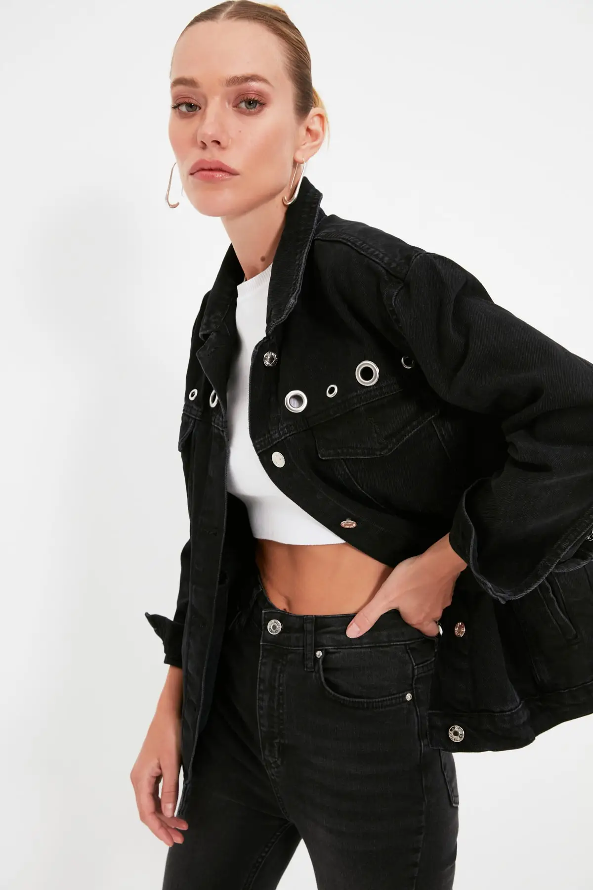 

Trendyol Accessory Detailed Denim Jacket TWOAW22CE0527