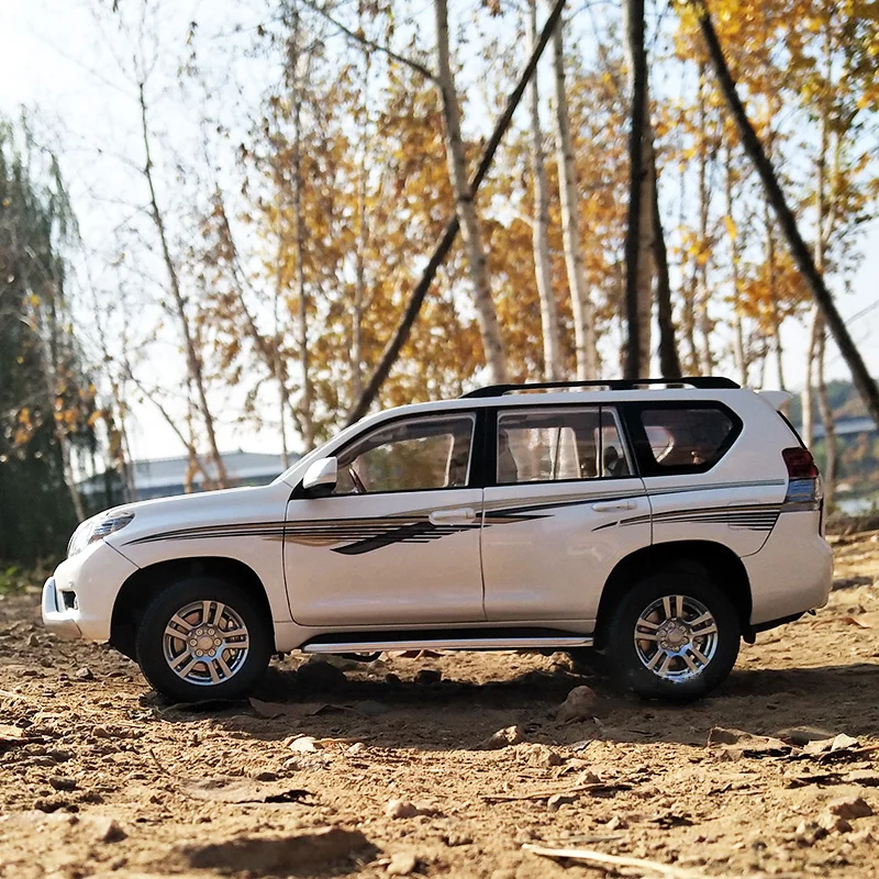 

DieCasting 1:18 Scale Domineering Prado Land Cruiser Cool Roadze Off-Road Vehicle SUV Alloy Car Model Children's Toy Auto