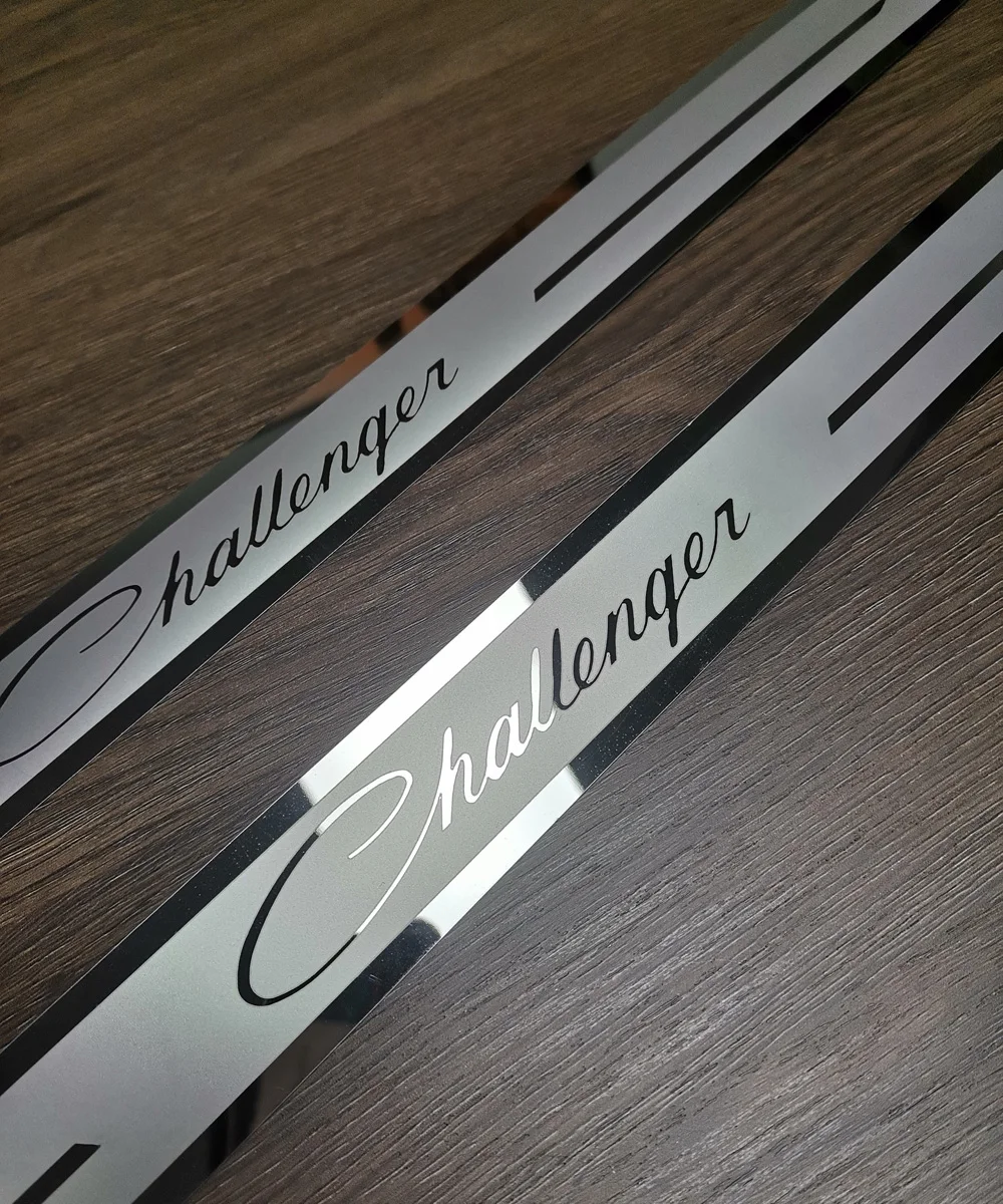 

Накладка на порог автомобиля из нержавеющей стали для Dodge Challenger 2015-2025 гг.