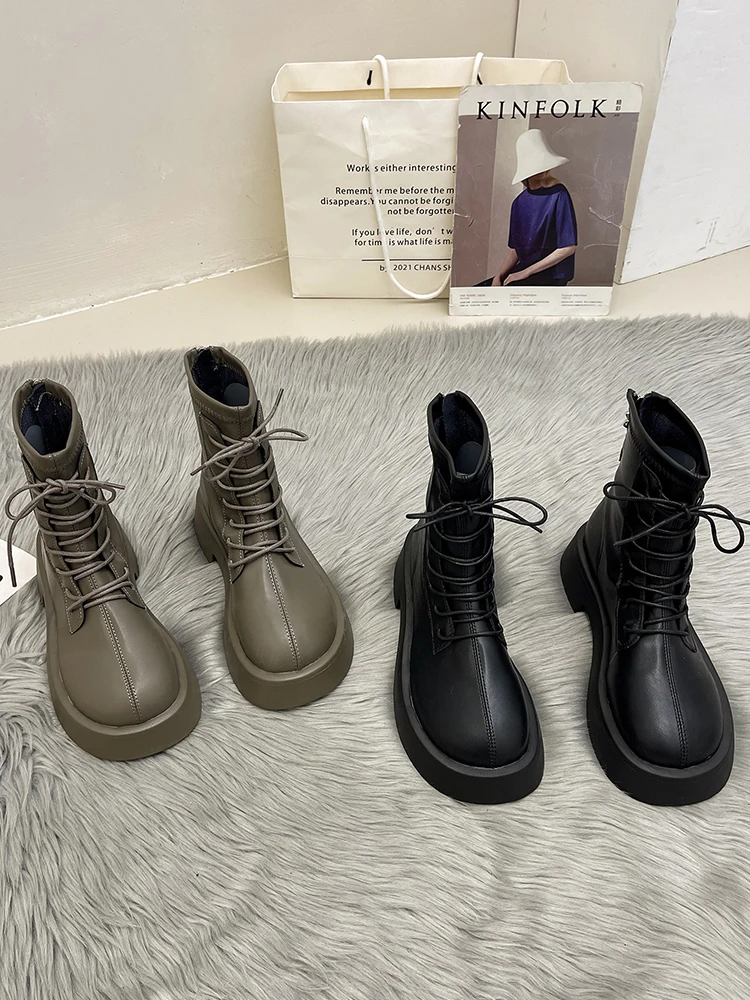 

Женские ботинки на молнии сзади, с круглым носком