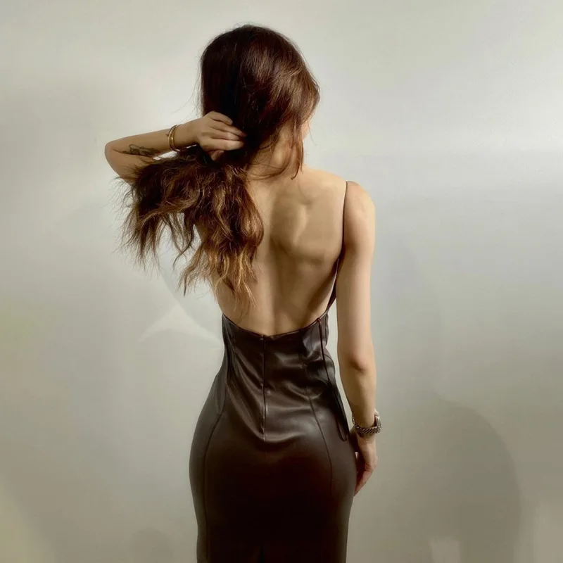 Женское облегающее платье средней длины элегантное из искусственной кожи без