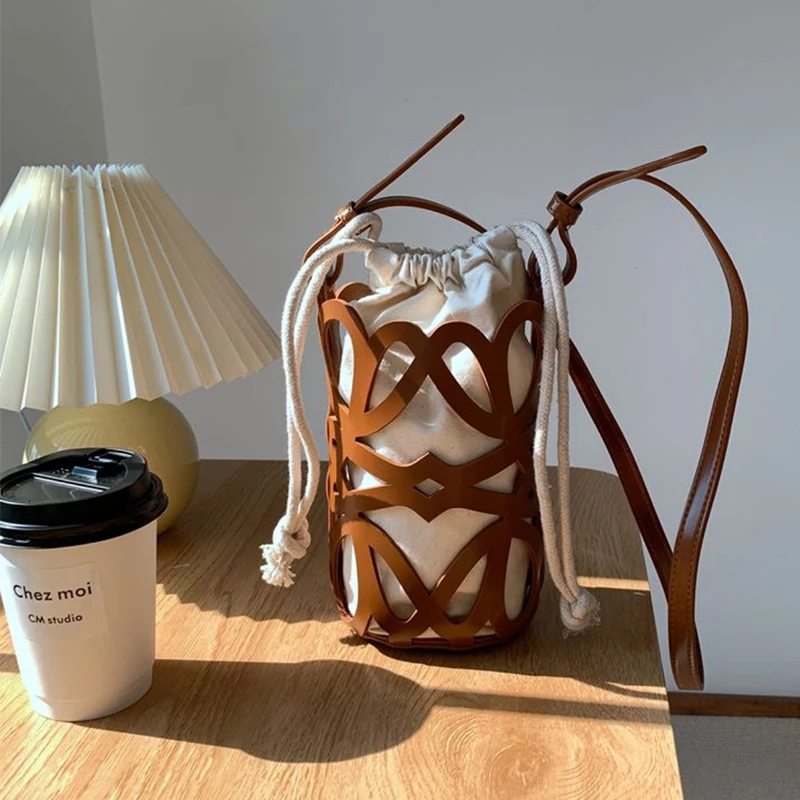 

Luxury Designer Brand Women Shoulder Bags2023New Retro Literary Ladies Bucket Bag Hollow Drawstring Female Messenger Phone Purse