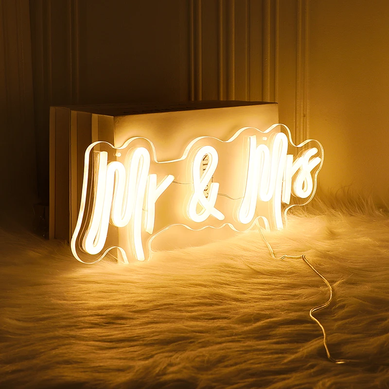 Рисунок 2 - Неоновая вывеска Mr Mrs для дня рождения