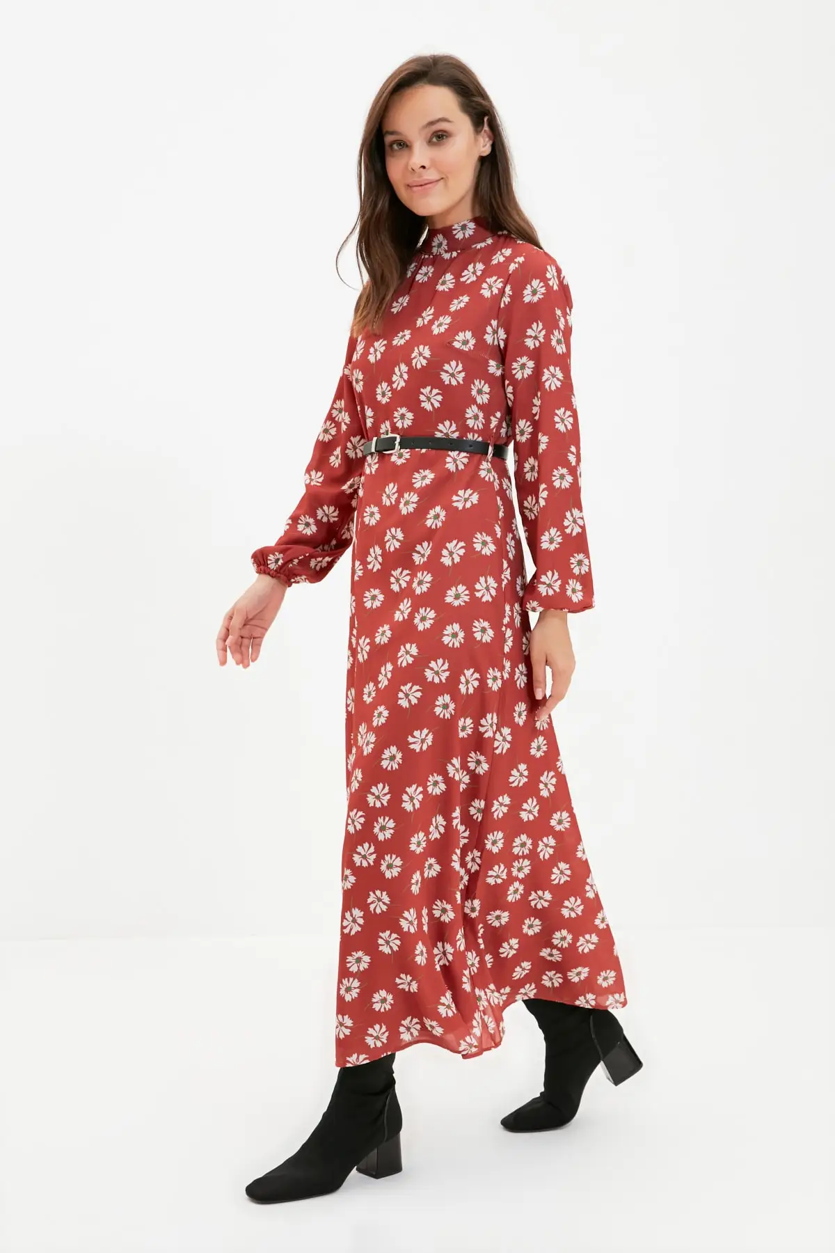 

Trendyol Upright Collar Flower Decorated Arched Dress TCTAW22EB0152