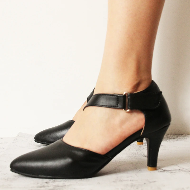 

Женские туфли-лодочки на высоком каблуке, с острым носком и ремешком на щиколотке