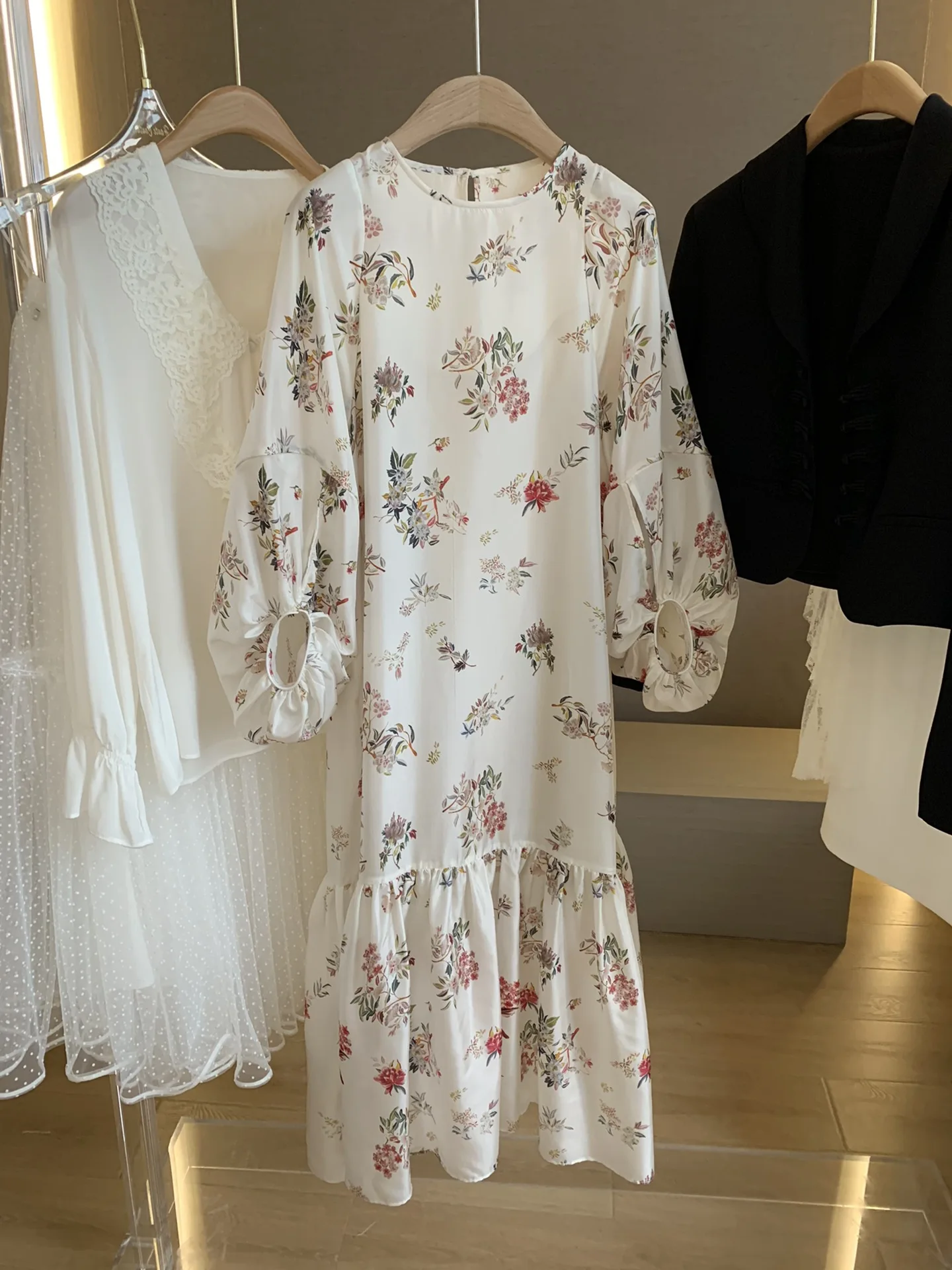 

2023 spring summer Round neck long sleeved lantern sleeve printed silk dress Woman Dress Skirt Summer dress