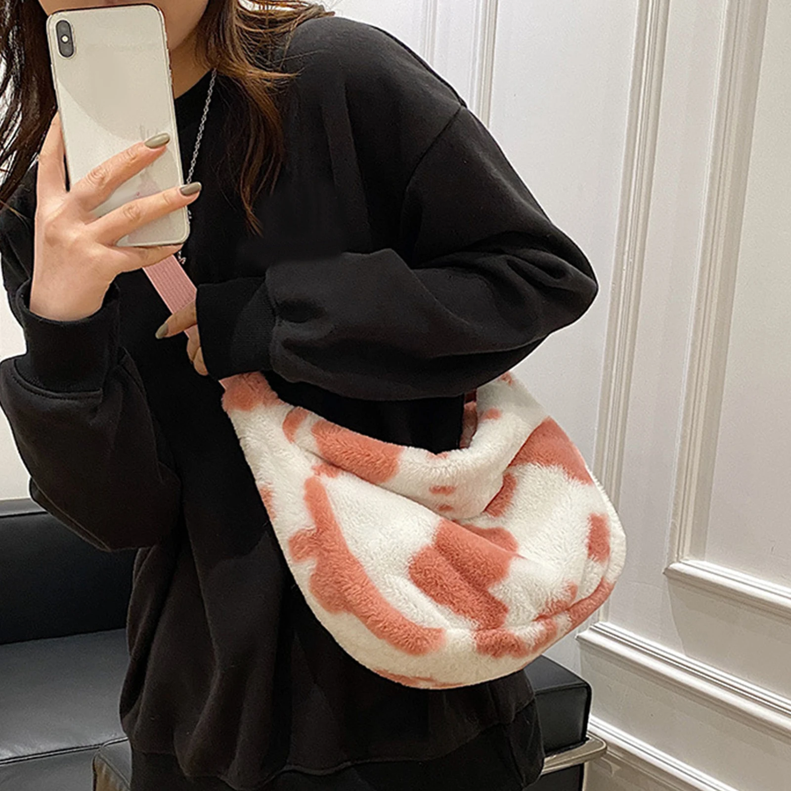 

Fashion Women Plush Shoulder Bag Heart Pattern Fuzzy Tote Bag Underarm Bag Zipper Handbag for Ladies Travel Holiday Dating Work