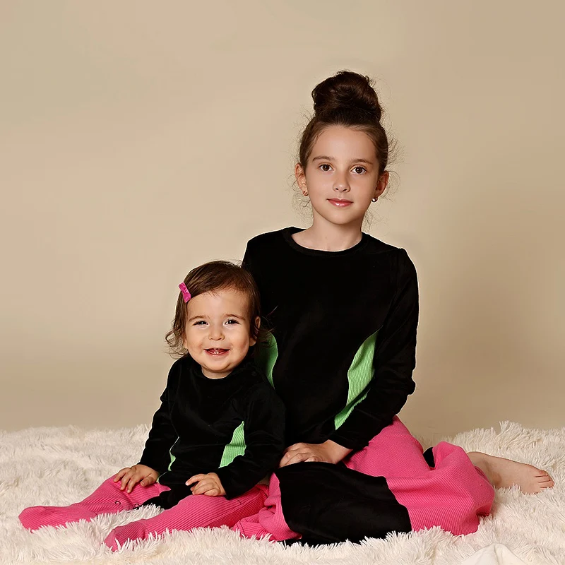 Одинаковые пижамы AA детские теплые ночная рубашка Babyromper цветные блоки велюр и