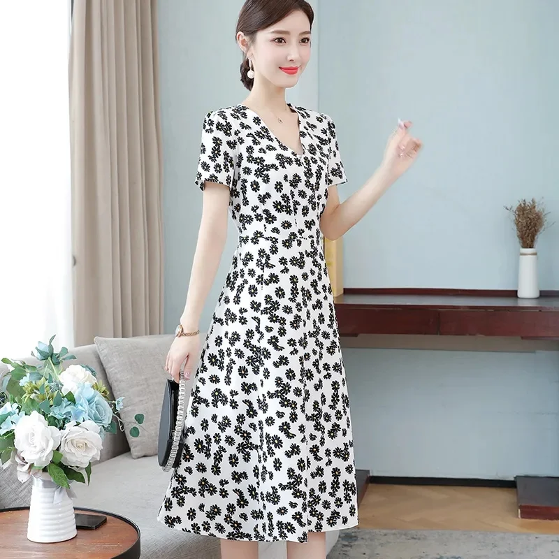 

Платье женское шифоновое средней длины, с цветочным принтом и V-образным вырезом