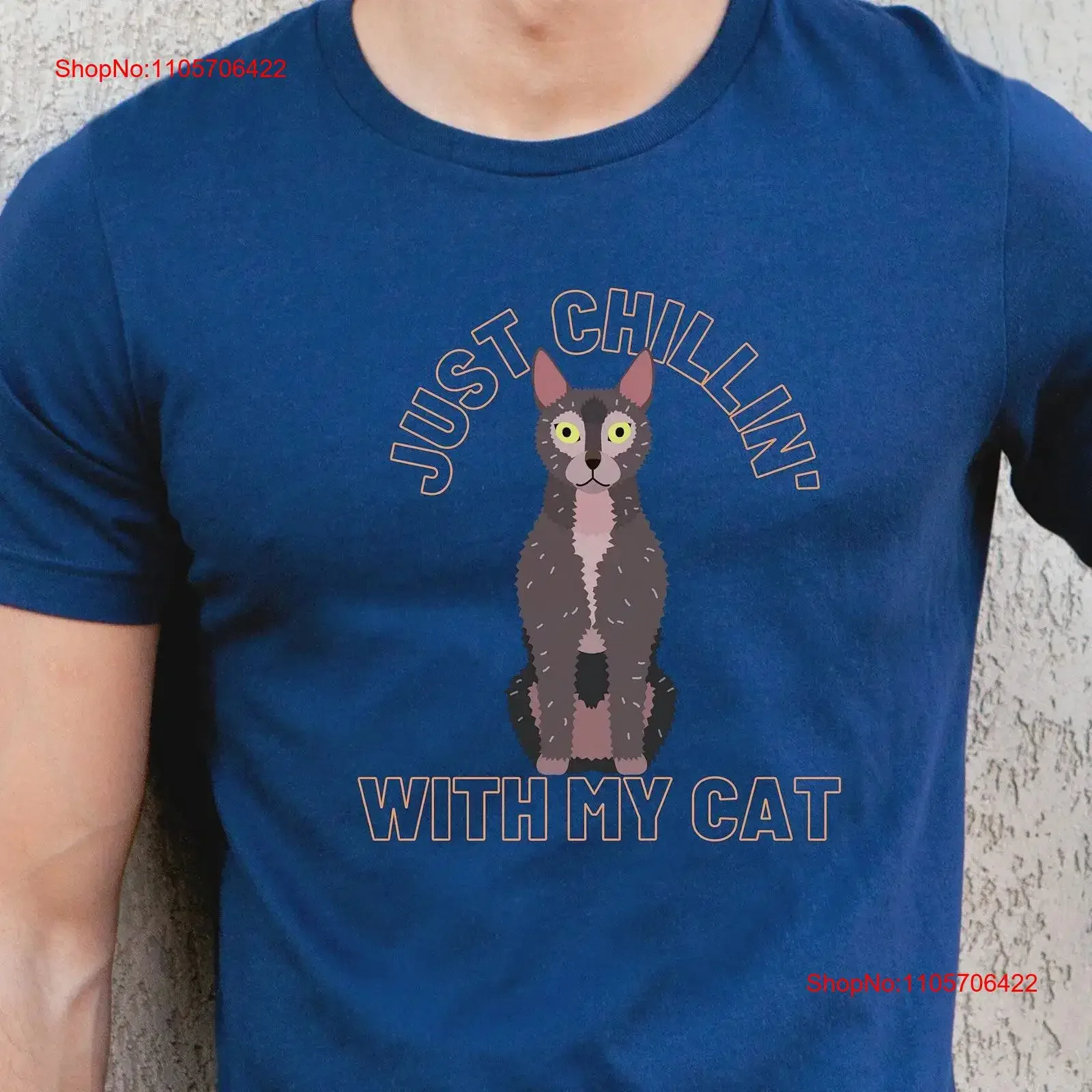 Фото Футболка Lykoi CaT с изображением котенка-оборотня, просто наслаждается отдыхом с мамой, винтажный стиль, модная уличная одежда, удобная, в стиле casual. №1