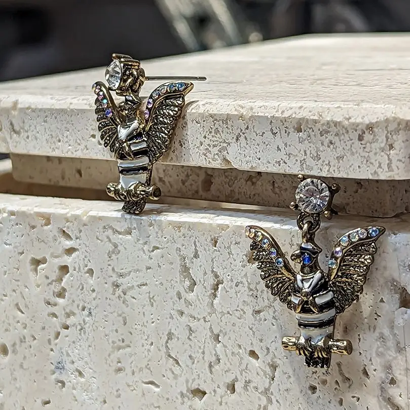 

Уникальные трендовые серьги в винтажном стиле с изображением животного орла