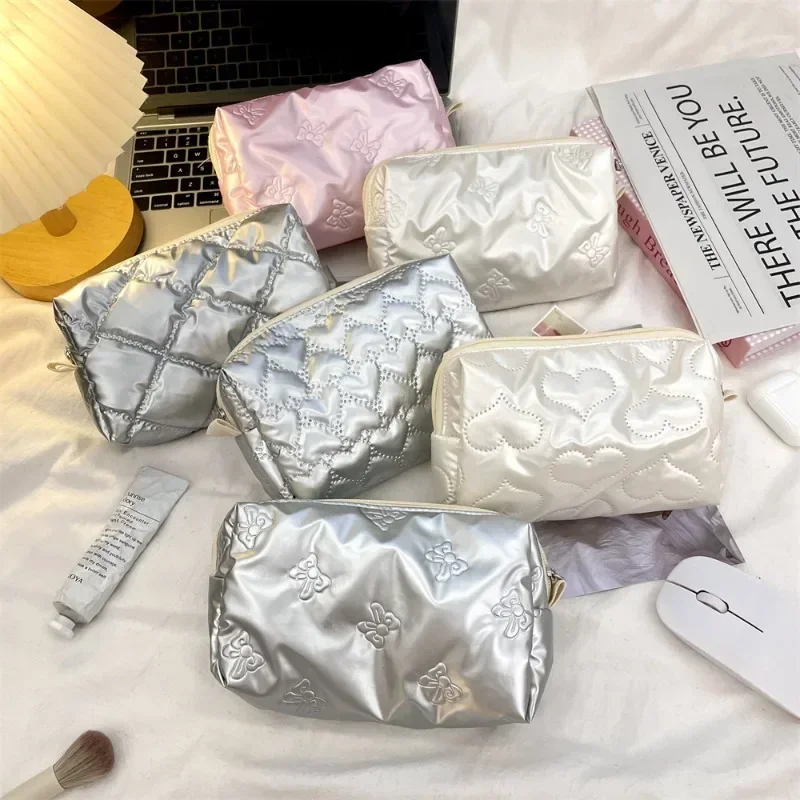 Фото Женская косметичка с узором Love Bow, милый пенал Waterpfroot, большая вместительная сумка для хранения мелочей, дорожная косметичка для стирки №2